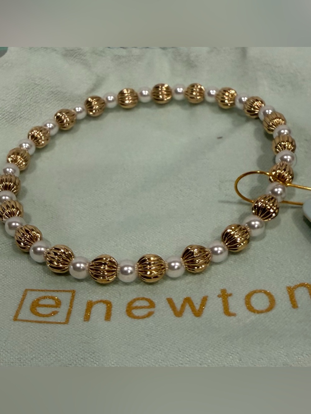 E Newton Gold and White Beaded Bracelet New - Picture 3 of 4